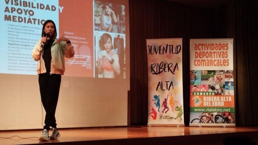La atleta Isabel Macías visibiliza la figura de la mujer