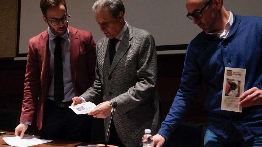 Ignacio Esbec, Dionisio Alba e Iosu Alonso durante la presentación de la campaña navideña.