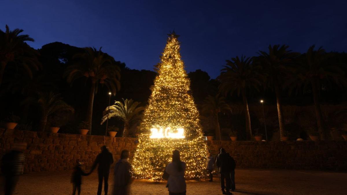Las luces de Navidad conquista un nuevo espacio emblemático de Barcelona, el Park Güell