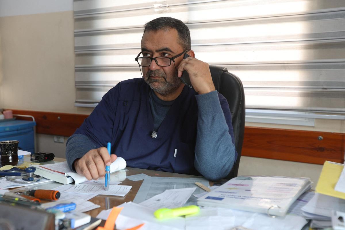 Ahmad Al-Farra, jefe de pediatría del Hospital Nasser y colaborador del libro 'Un grito por la infancia de Gaza'.