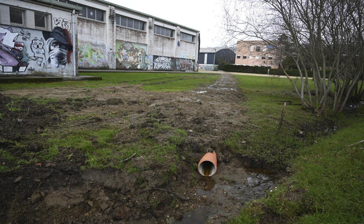 Se ha instalado una tubería para canalizar las aguas y evitar inundaciones.
