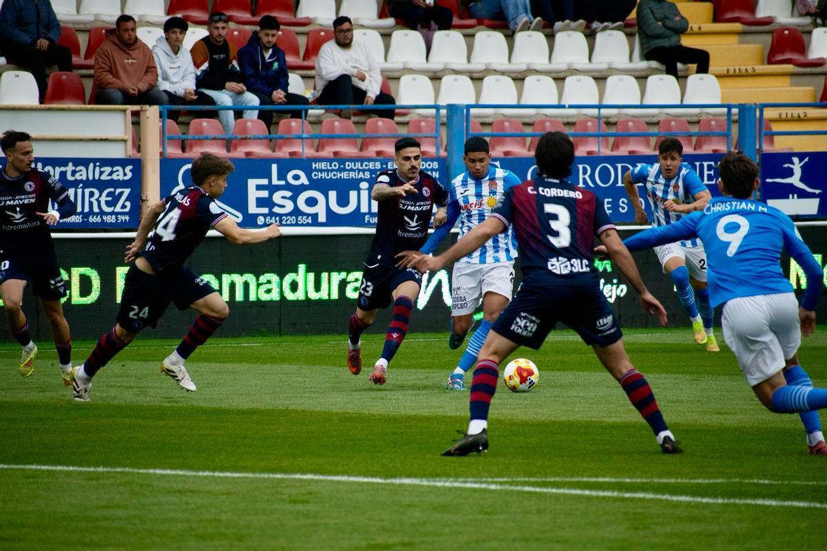 Johan Terranova, rodeado de contrarios.