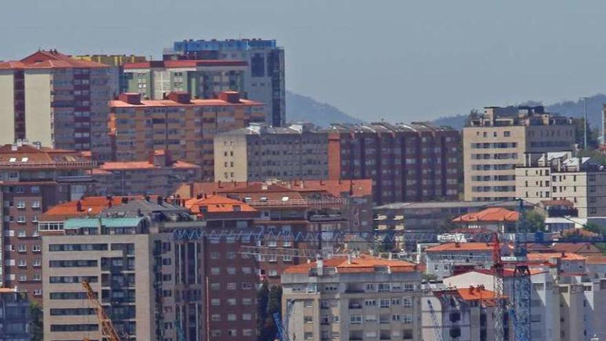 Astilleros en la curva de Coia, en Vigo.