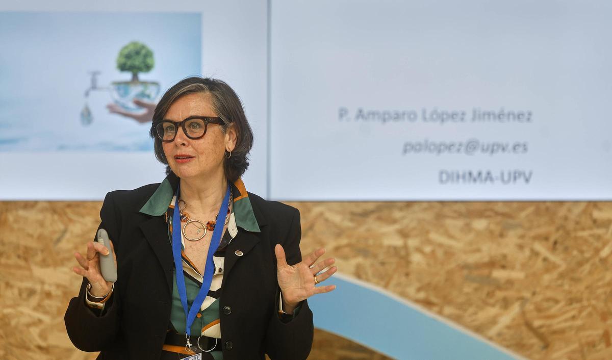 La catedrática Amparo López ha ofrecido diversas clases sobre la eficiencia hídrica.