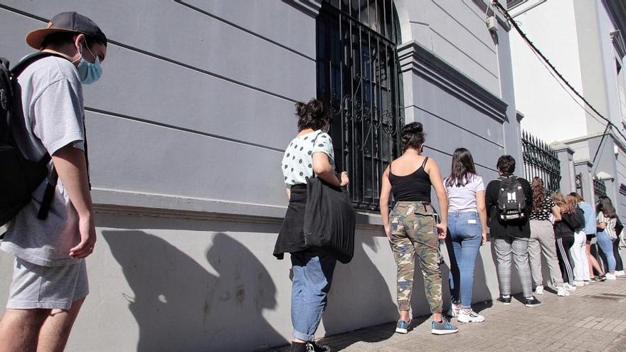 Entrada del Instituto Cabrera Pinto.