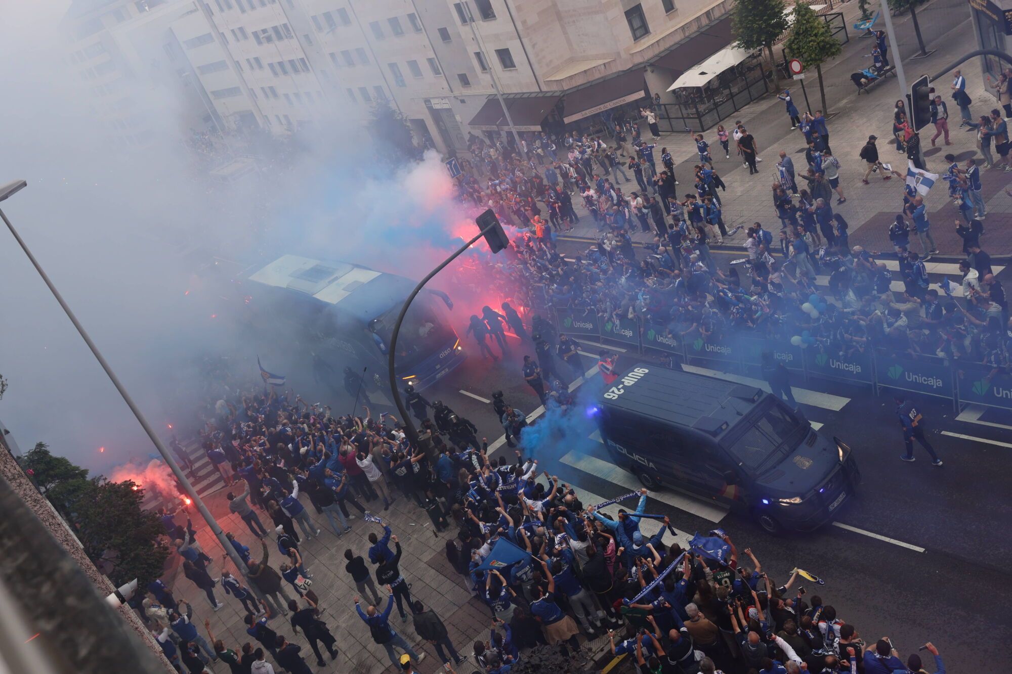 Así fue el recibimiento de la afición al Real Oviedo y toda la previa del último partido de la temporada