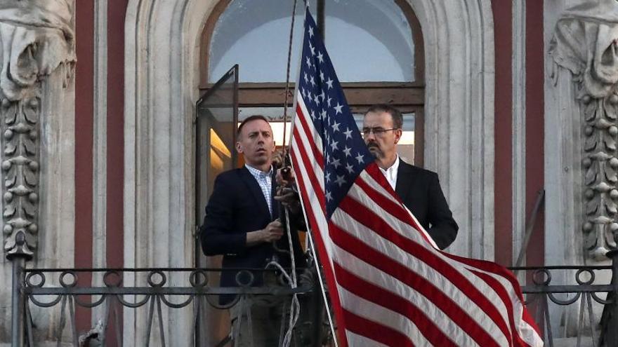 Retiran la bandera estadounidense del consulado en San Petersburgo.