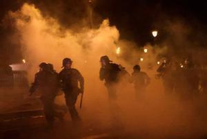 Disturbios en las calles de París tras las protestas contra la reforma de las pensiones de Macron