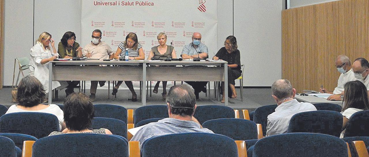 Reunión entre dirigentes de la Conselleria y representantes de los sindicatos que forman la Mesa Sectorial de Sanidad.