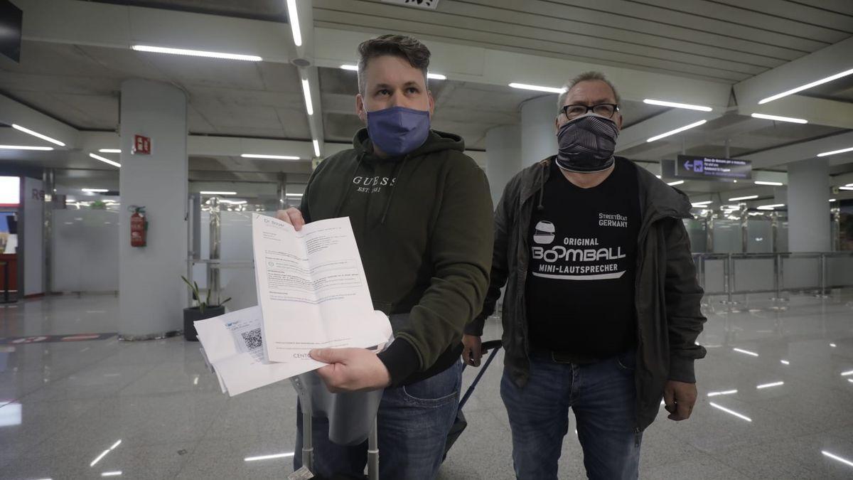 Los primeros pasajeros con PCR en el aeropuerto de Son Sant Joan: “Nos sentimos más seguros”