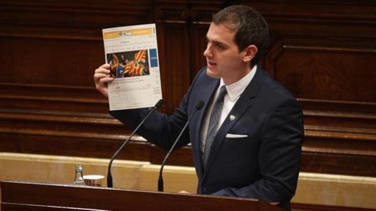 El portavoz de Ciutadans, Albert Rivera, en el debate de investidura del Parlament este viernes.