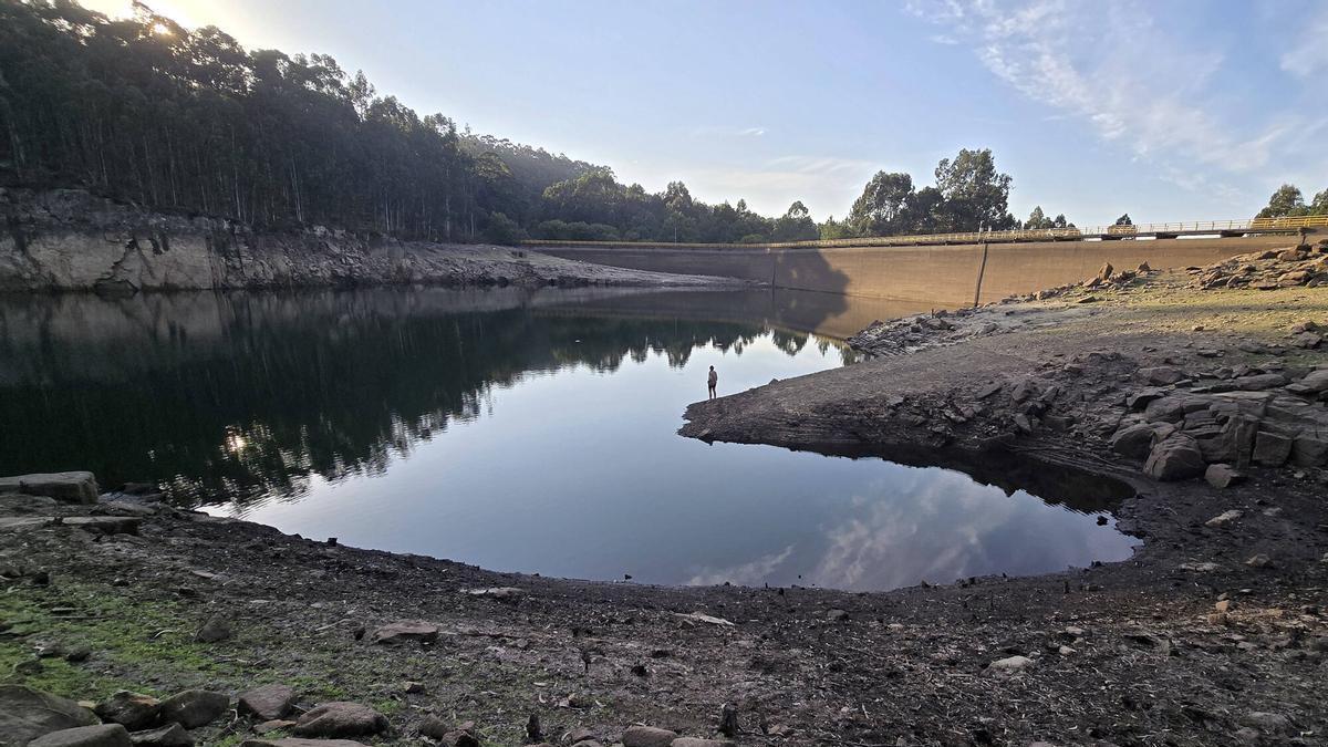 Estado del embalse de Baíña, en Baiona, a mediados de agosto.