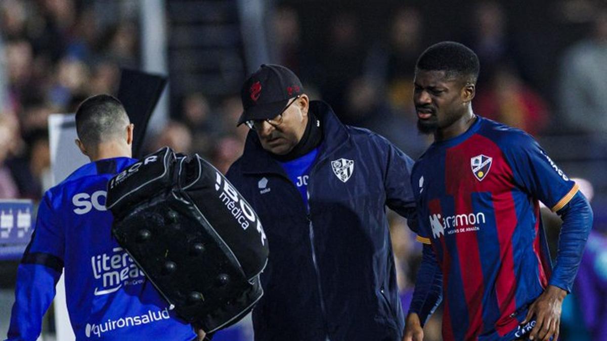 Ntamack sale del campo el pasado sábado.