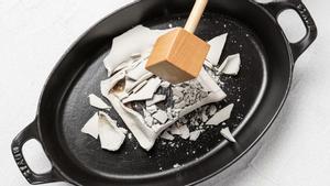 El paquete de arcilla con lechazo, plato de Refectorio.