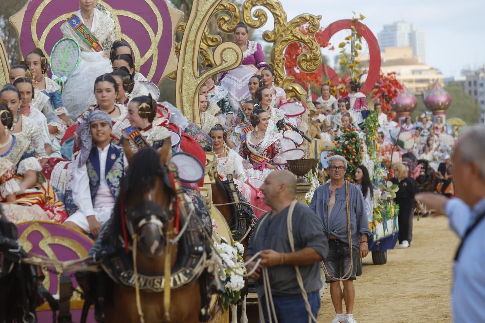Así ha sido la Batalla de Flores en València 2024
