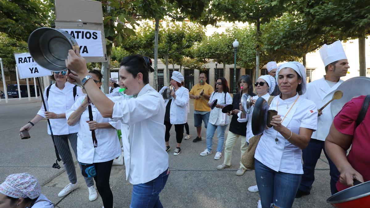 Protesta de los cocineros y ayudantes de cocina.