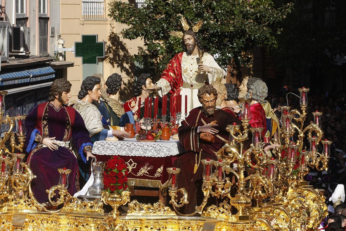 Vista frontal del grupo escultórico de la Cena.