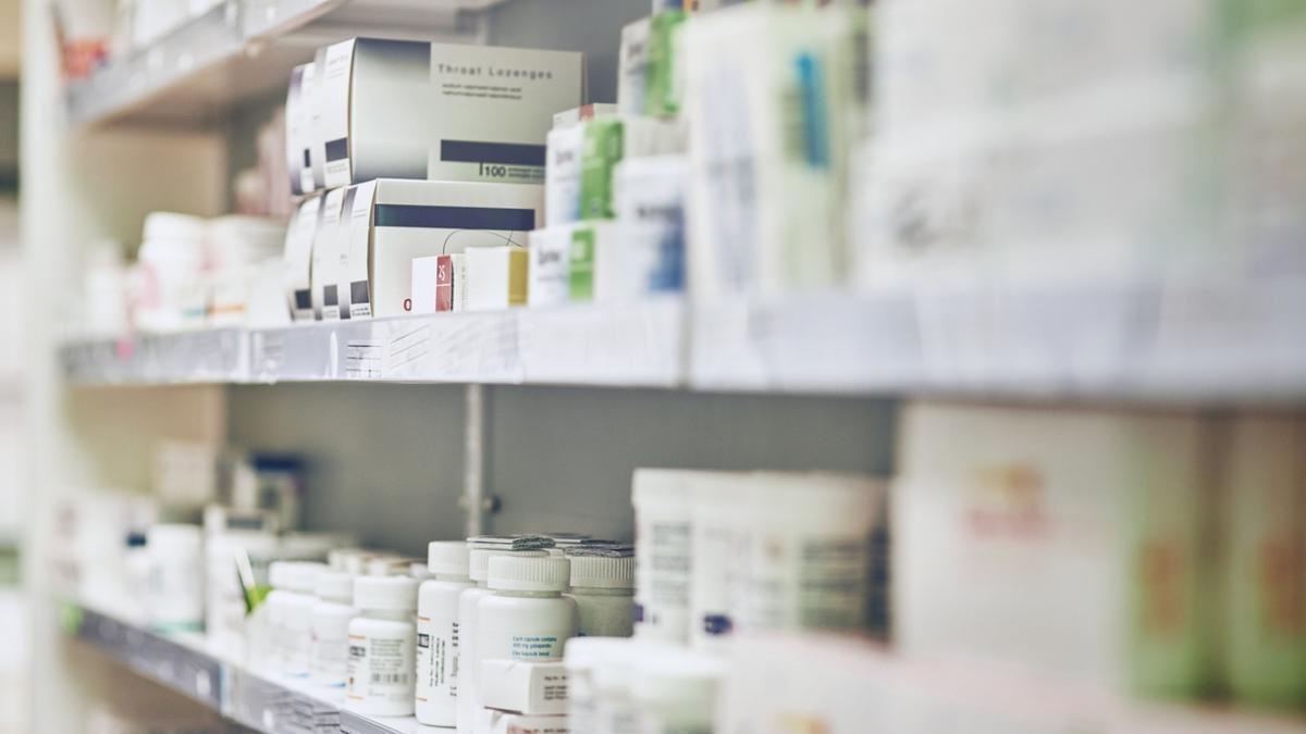 Medicamentos en una farmacia.