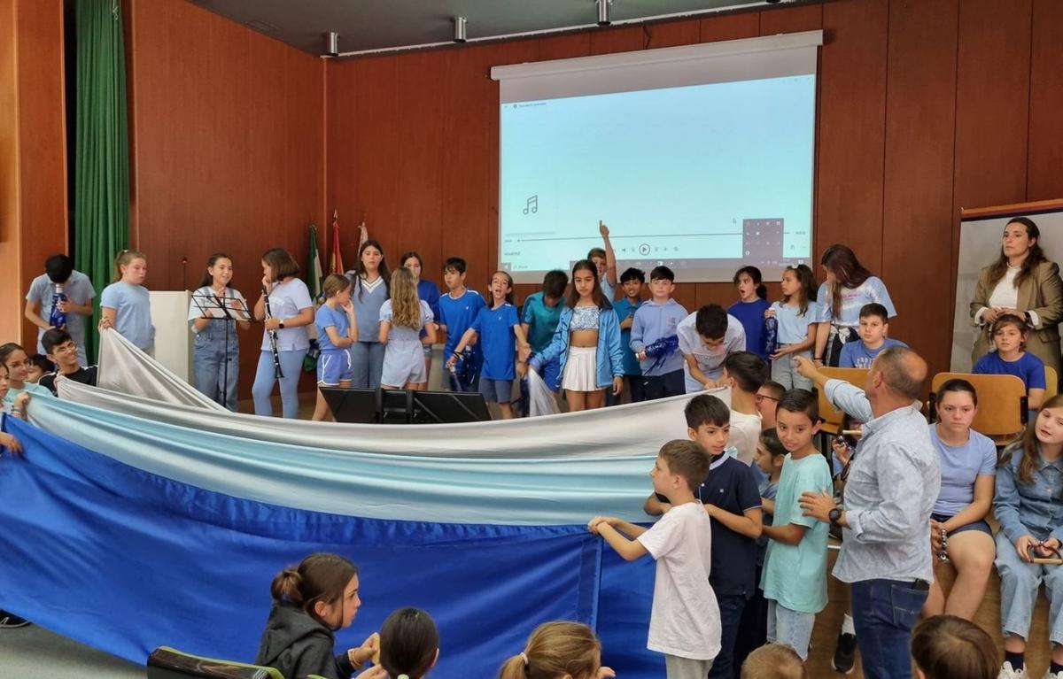 Alumnado del CEIP Hernán Ruiz, durante una actividad musical que formó parte del proyecto.