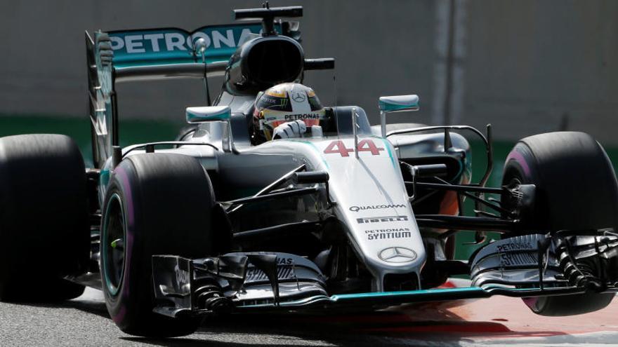 Hamilton lidera los libres con escasa ventaja sobre Rosberg