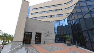 Intento de homicidio a un ocupa en Tenerife: los dos acusados niegan su participación en la brutal paliza