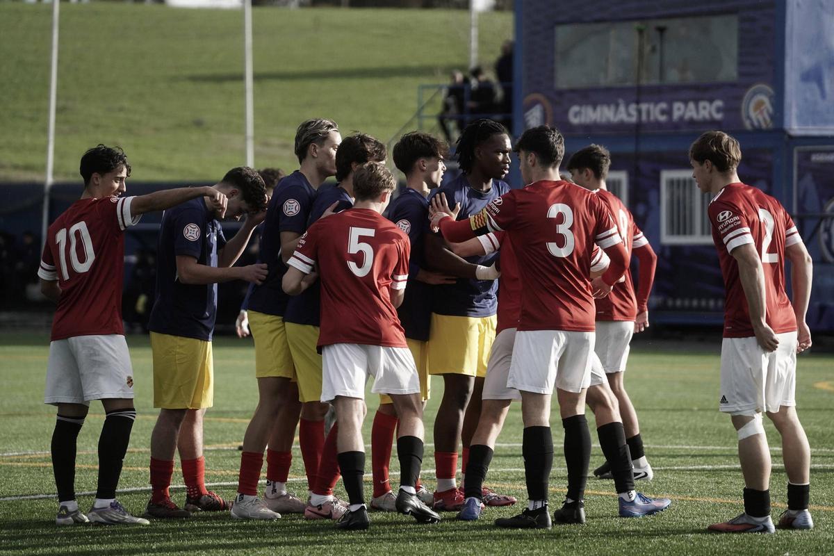 Bagencs i tarragonins es preparen per rematar una jugada a pilota aturada