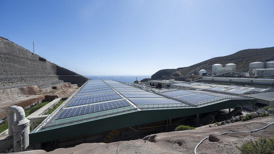 El Cabildo presenta la planta solar fotovoltaica pública más potente de Canarias en el Ecoparque Norte de Salto del Negro