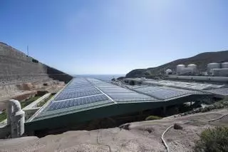 El Cabildo presenta la planta solar fotovoltaica pública más potente de Canarias en el Ecoparque Norte de Salto del Negro