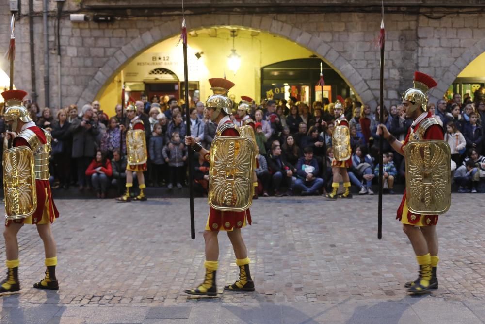 Entrega del penó dels Manaies a Carles Falcó