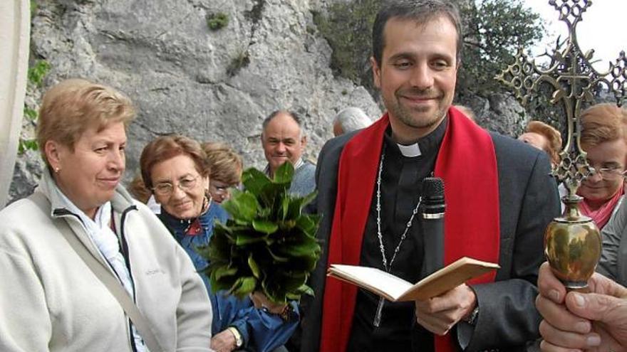 El bisbe de Solsona, Xavier Novell, beneint la Cova de Queralt