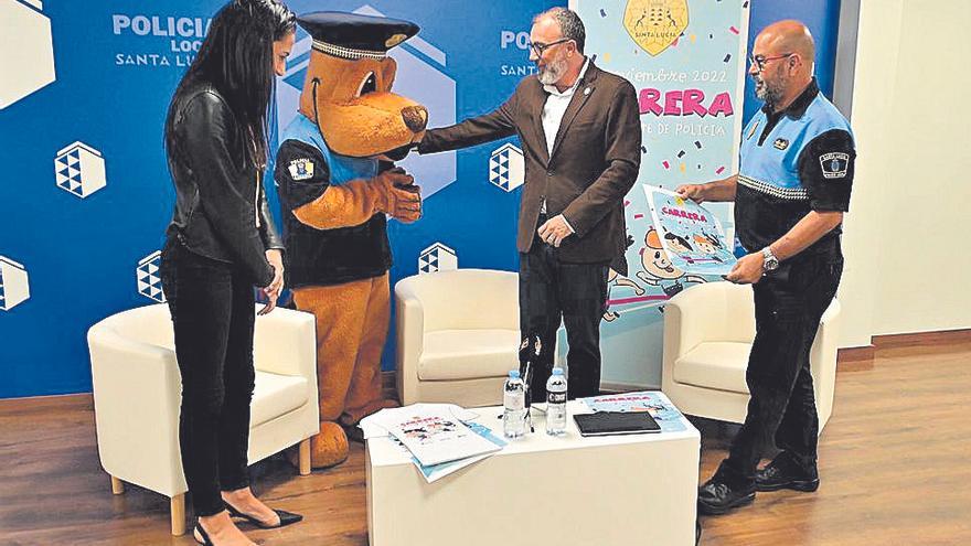 Presentación de la carrera Miniagente de policía.