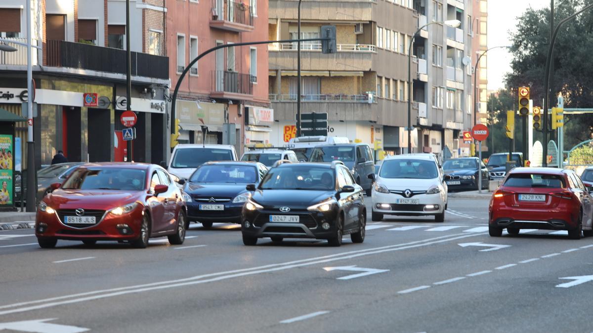 El tráfico rodado en las ciudades es el principal emisor de ruido.