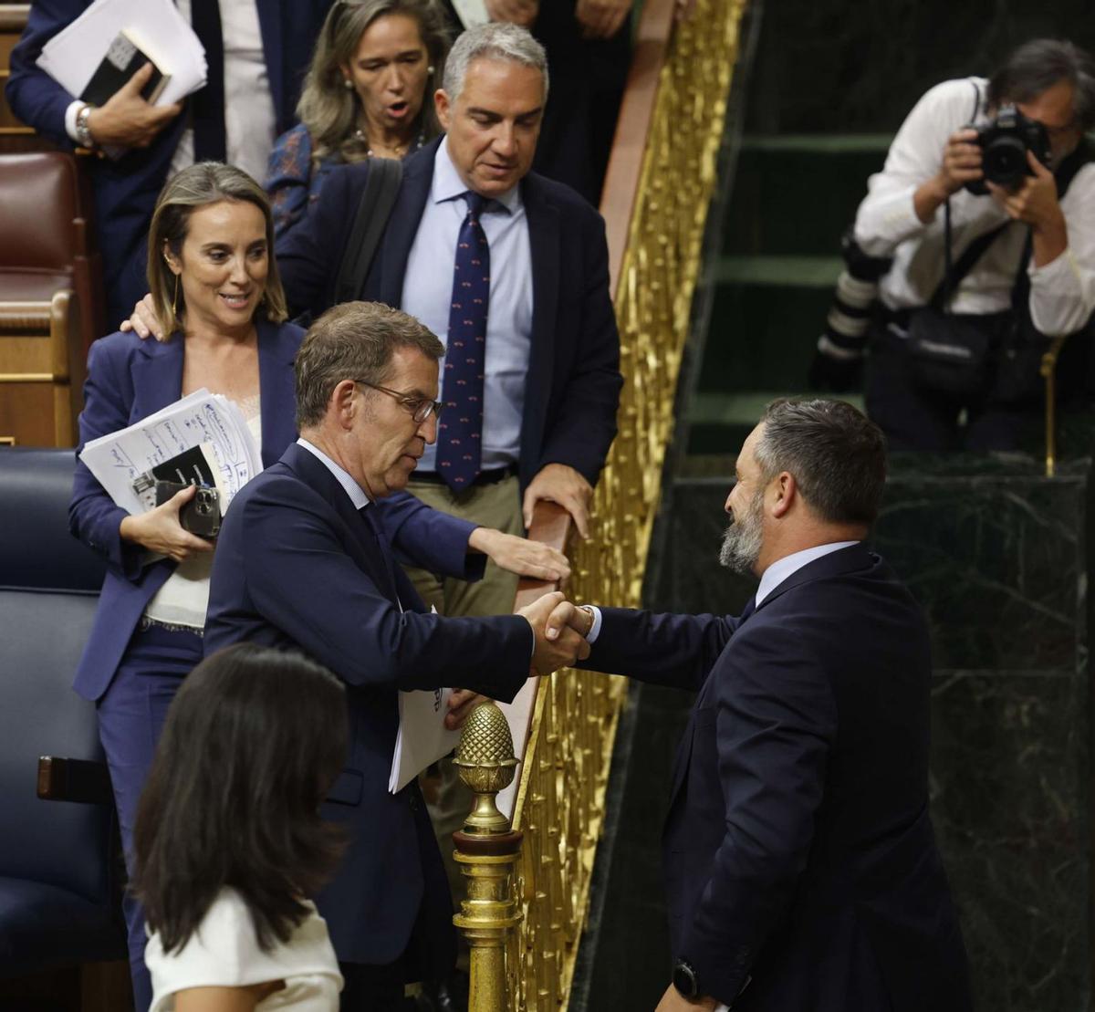 Feijóo i Abascal accentuen la pugna sense alliberar-se de la mútua dependència