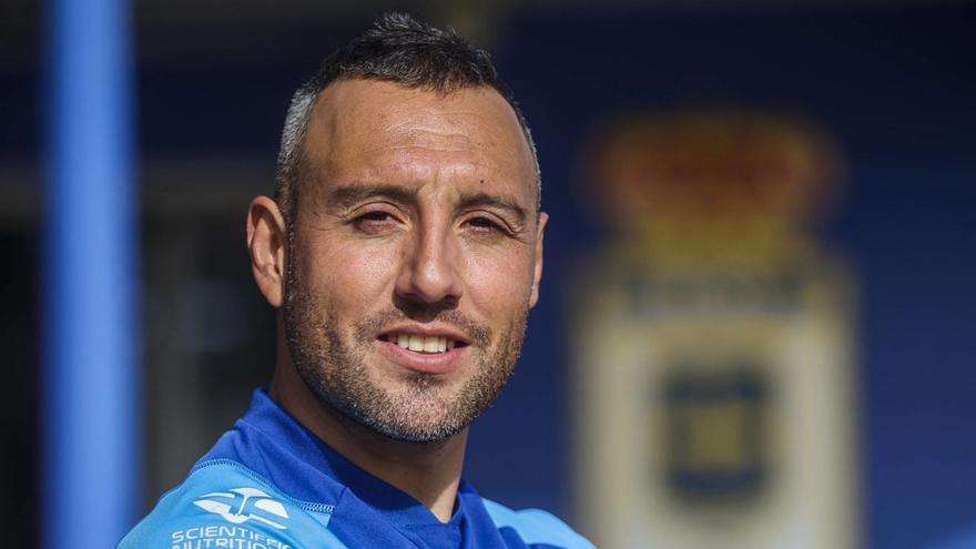 El bonito gesto de Santi Cazorla hacia un ex compañero fallecido que emocionó a la afición