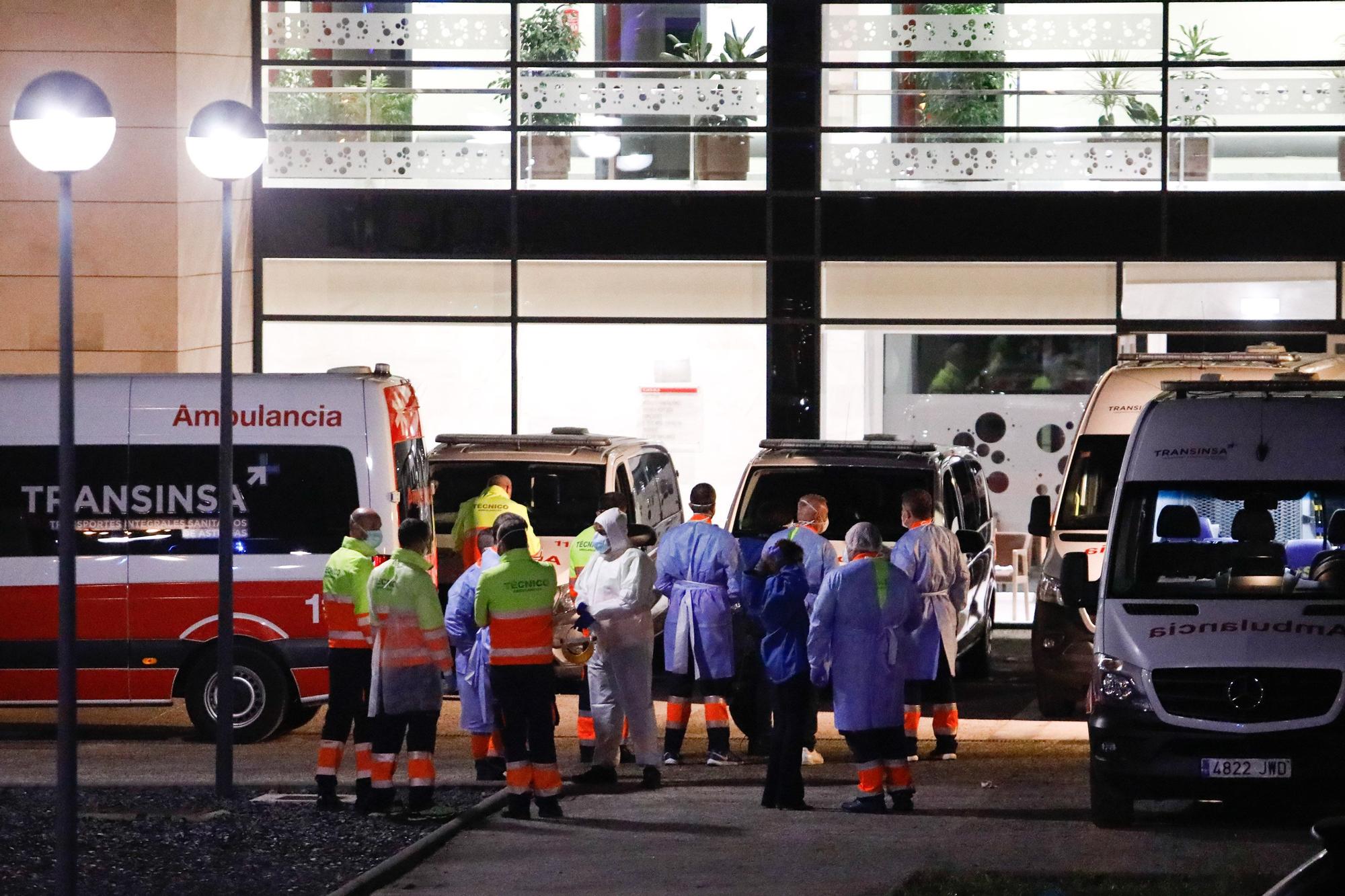 Un incendio obliga a desalojar a pacientes mayores con covid del centro de Barros