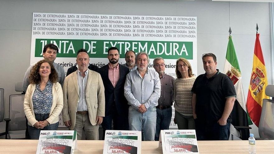 Encierro de los sindicatos educativos en el Tercer Milenio de Mérida