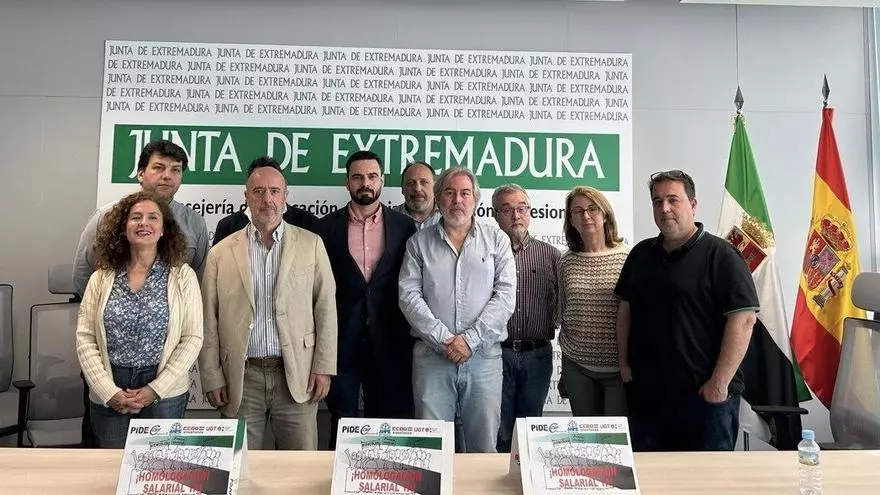 Encierro de los sindicatos educativos en el Tercer Milenio de Mérida