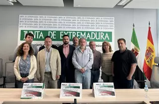 Los sindicatos educativos se encierran en Mérida para exigir a la Junta la homologación salarial
