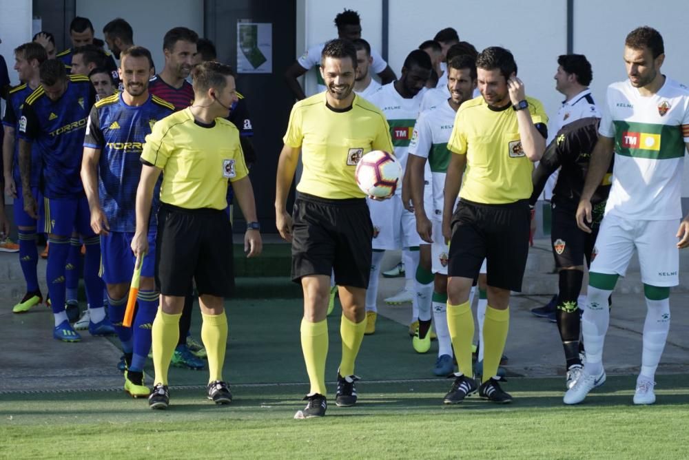 El Elche pierde contra el Cádiz en su primer partido de pretemporada.