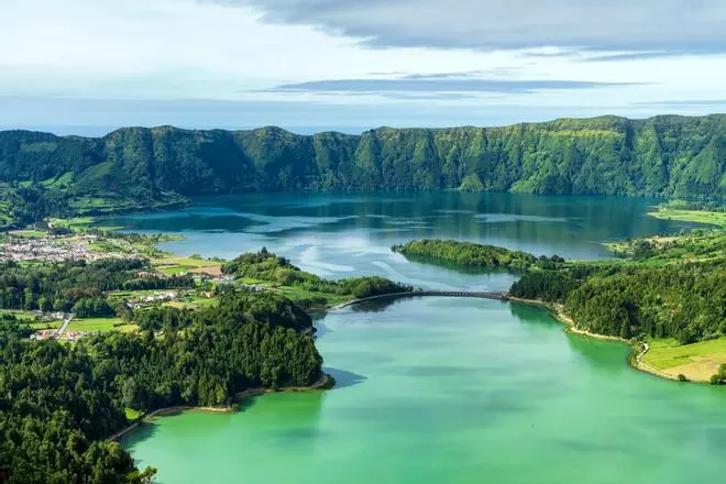 El archipiélago europeo que cada verano atrae a quienes huyen del calor extremo