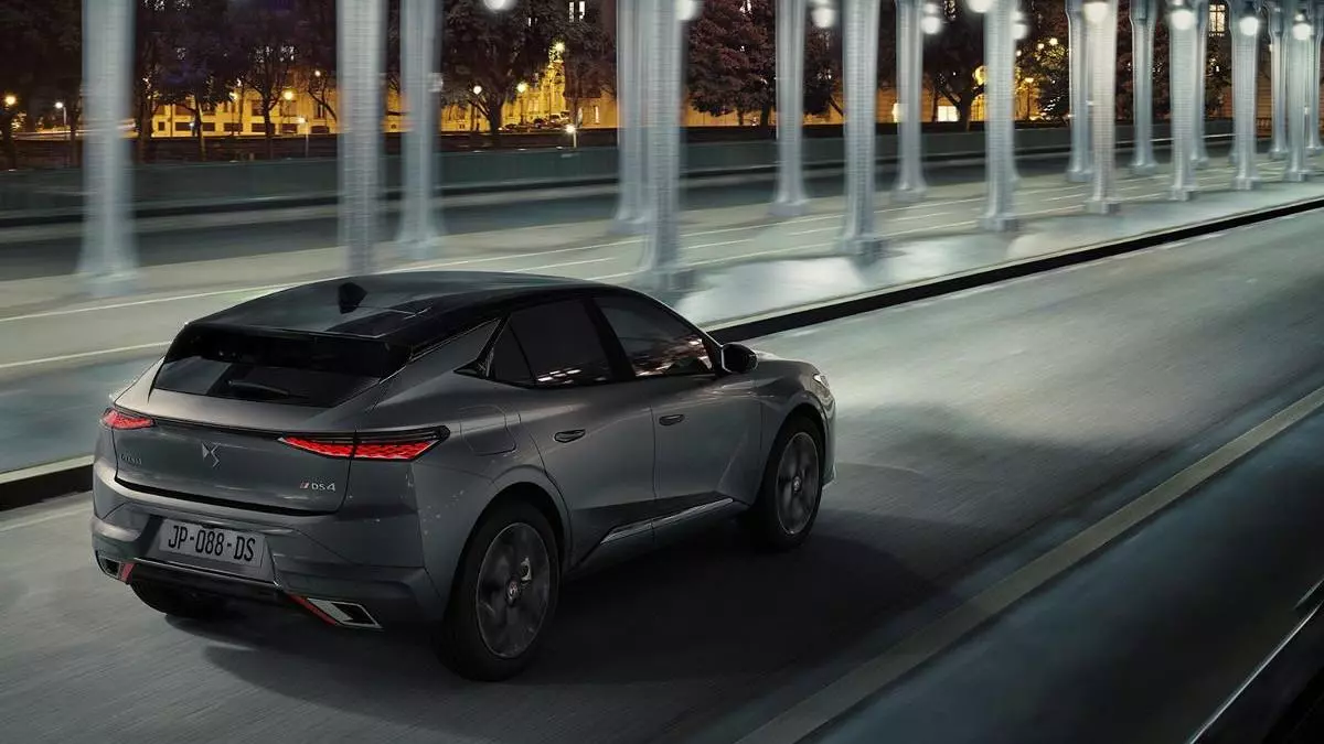 El DS 4 E-Tense supera los 60 kilómetros en modo eléctrico