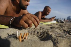 Barcelona prohibirà fumar a les platges