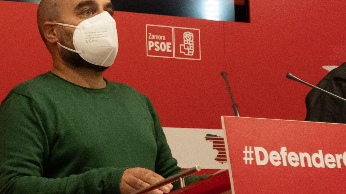 Eduardo Folgado, en una comparecencia en la sede del PSOE. | Jose Luis Fernández