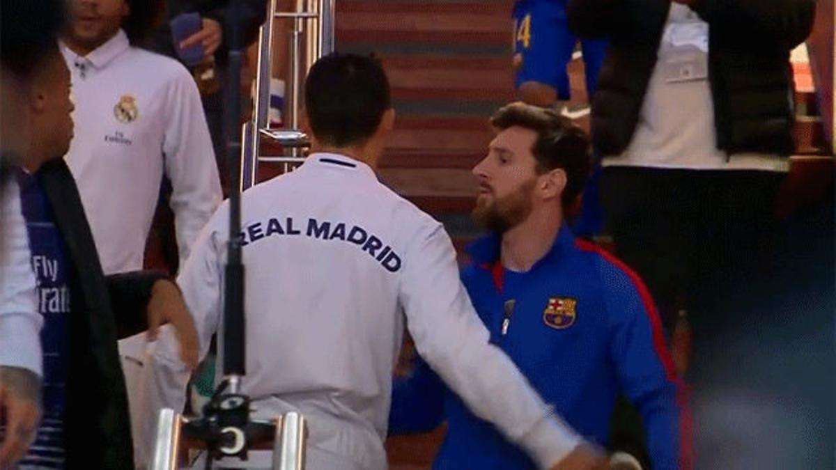 El saludo entre Messi y Cristiano antes del partido