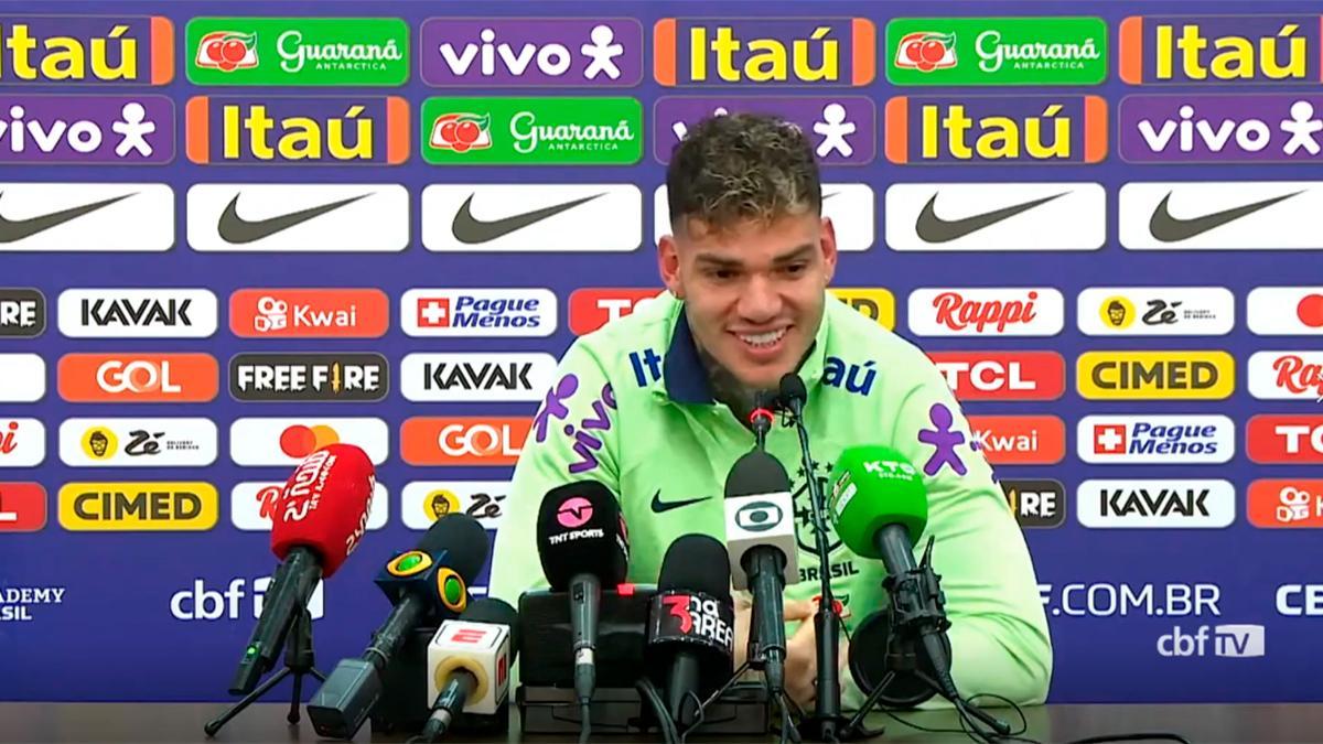 Ederson, en rueda de prensa con Brasil