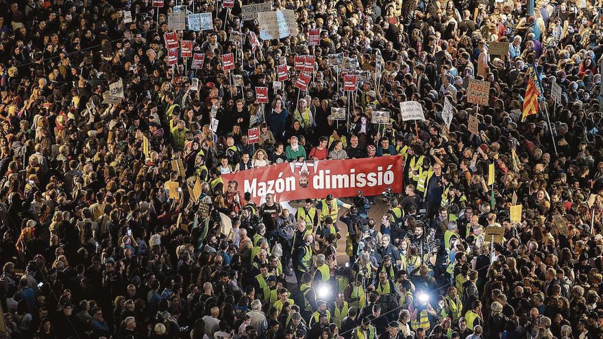 Incompetencia, bulos y solidaridad-espectáculo
