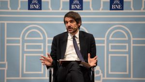 El ministro de Cultura, Ernest Urtasun, durante la presentación del programa literario y cultural de España País Invitado de Honor, en la Biblioteca Nacional de España,  a 21 de octubre de 2024, en Madrid (España). El programa presentado por el Minister