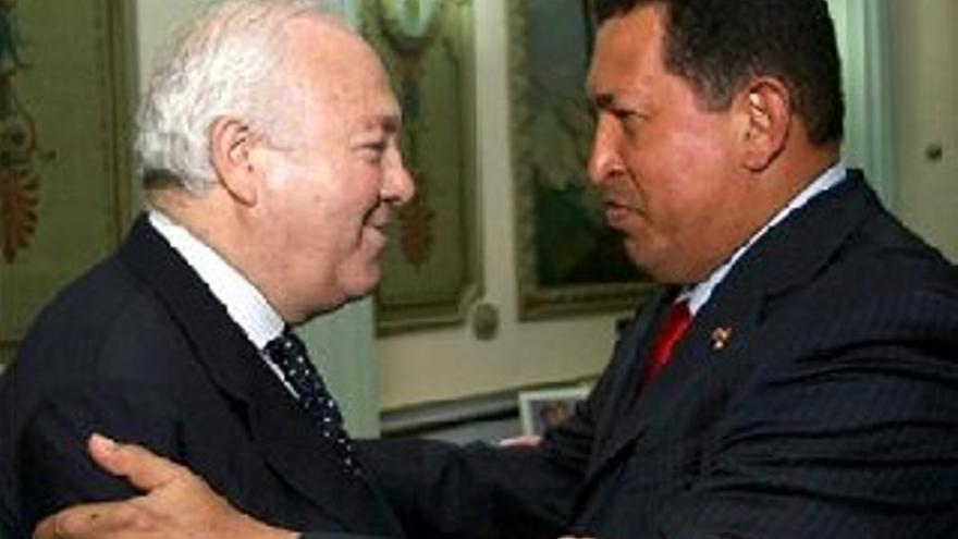 Exteriores prepara una cita del Rey y Chávez para cerrar heridas