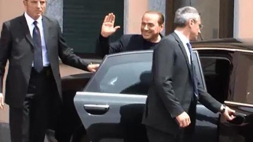 Primer día de trabajo social de Silvio Berlusconi