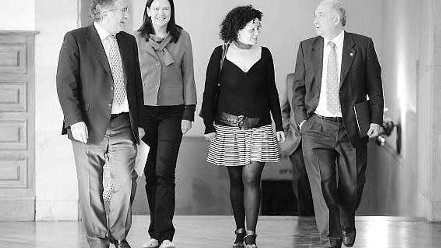 Juan José Sánchez Navarro, Susana López, Paloma de Castro y Vicente Gotor, ayer, antes de la firma del convenio.